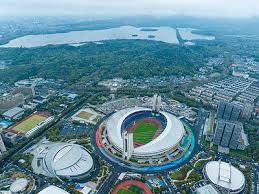 名场面！少林武僧直接拿枪往外国评委脑袋上刺，外国网友：吓尿了吧